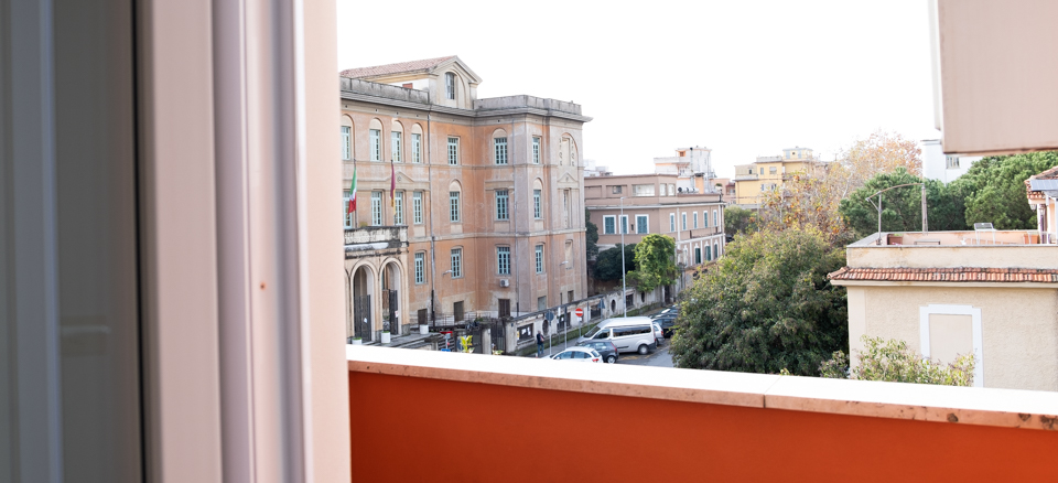 vista dal balcone di una stanza singola in affitto a studenti o lavoratori a roma